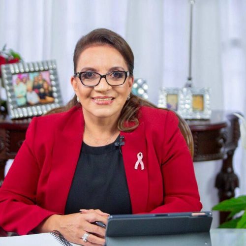 Xiomara Castro y las críticas por conexiones familiares en el poder