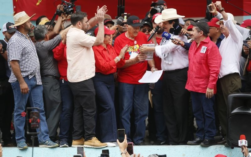 Alertan sobre sesgo político en contenidos escolares en Honduras