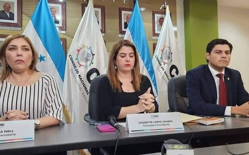 Mel Zelaya y cúpula liberal tensan la estructura del CNE Honduras