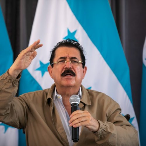 Mel Zelaya y la clase política reciben advertencia de pastor evangélico en crisis institucional