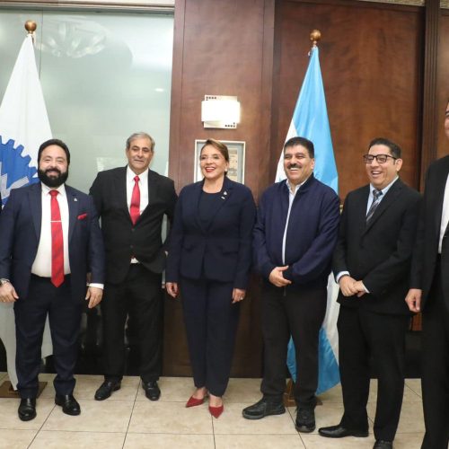 Alegan que Luis Redondo incumple normas legales en manejo de renuncia en el CNE