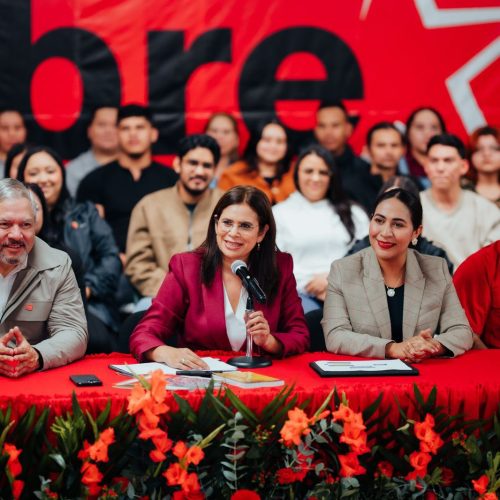 LIBRE pierde terreno frente a la oposición según encuestas en Honduras