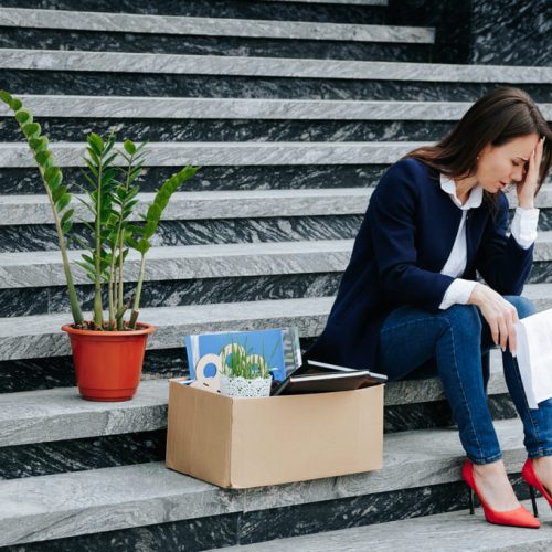 Cierre masivo de empresas y fuga de capitales afectan la economía durante el gobierno de LIBRE en Honduras